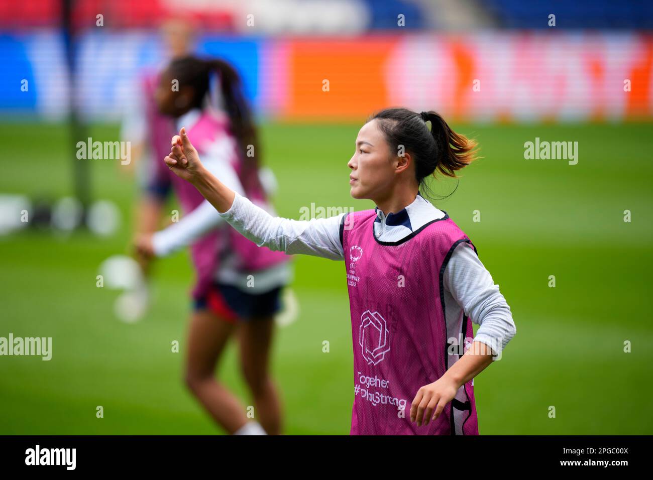 Paris, Paris, Frankreich. 21. März 2023. Li Mengwen von Paris Saint Germain nimmt an einem Training zur Vorbereitung des Spiels der UEFA Women's Champions League zwischen Paris Saint Germain und VfL Wolfsburg am 21. März 2023 in Paris, Frankreich, Teil. Kredit: Glenn Gervot/Xinhua/Alamy Live News Stockfoto