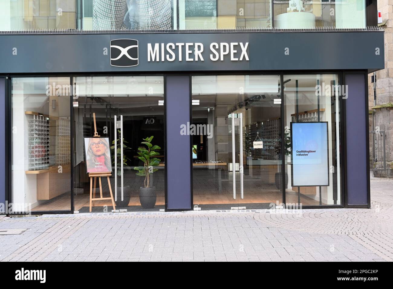 Köln, Deutschland. 19. März 2023. Logo, Schriftzug des Optikers Mister Spex auf einem Geschäft Kredit: Horst Galuschka/dpa/Alamy Live News Stockfoto