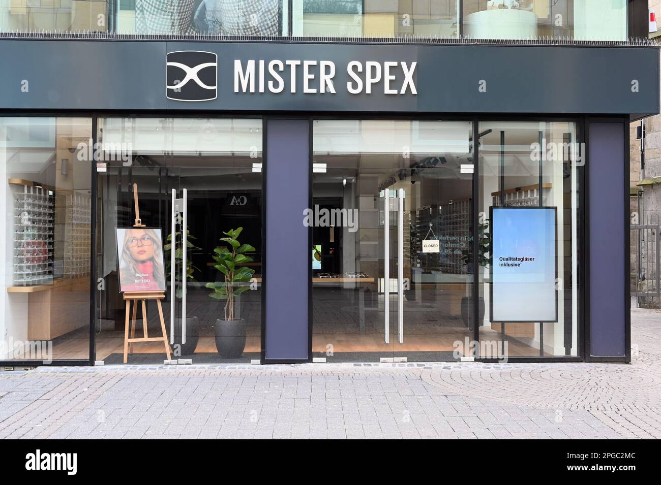 Köln, Deutschland. 19. März 2023. Logo, Schriftzug des Optikers Mister Spex auf einem Geschäft Kredit: Horst Galuschka/dpa/Alamy Live News Stockfoto