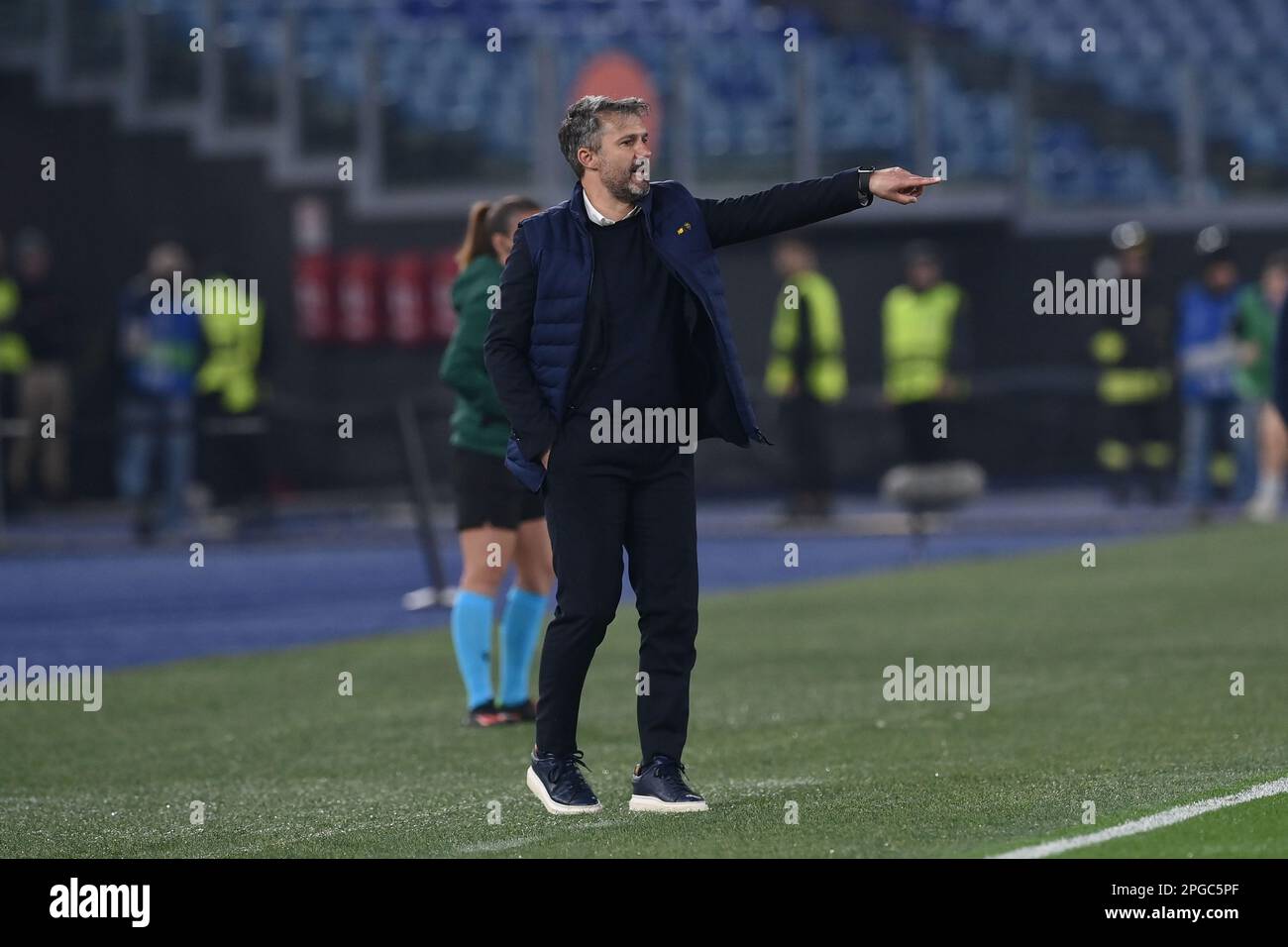 Alessandro Spugna Coach (Roma Femminile) während des UEFA Women Champions League-Spiels zwischen Roma Women 0-1 Barcelona Women im Olimpic Stadium am 21. März 2023 in Roma, Italien. Kredit: Maurizio Borsari/AFLO/Alamy Live News Stockfoto