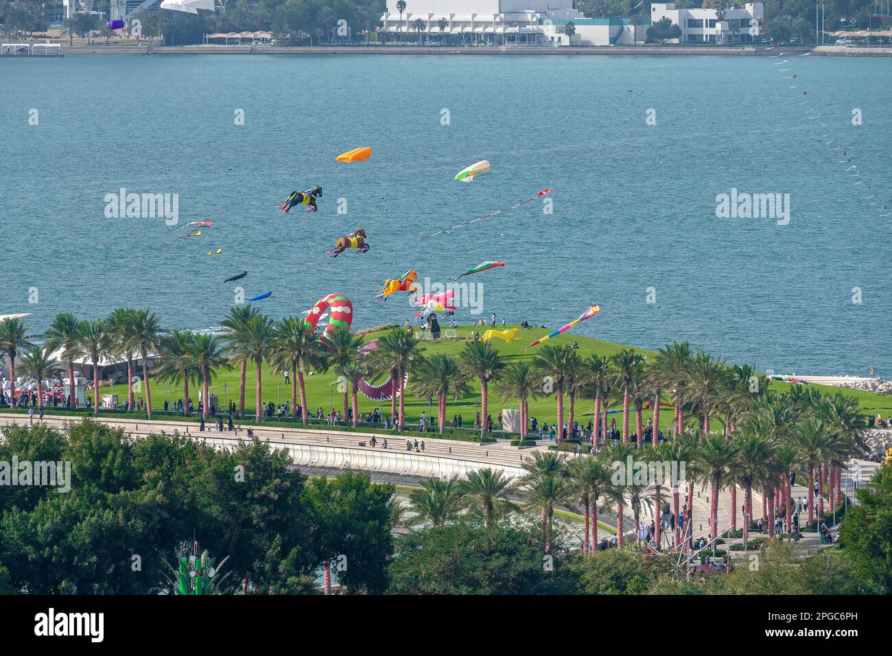 Drachen-Festival Qatar 2023 im MIA Park Doha Qatar Stockfoto