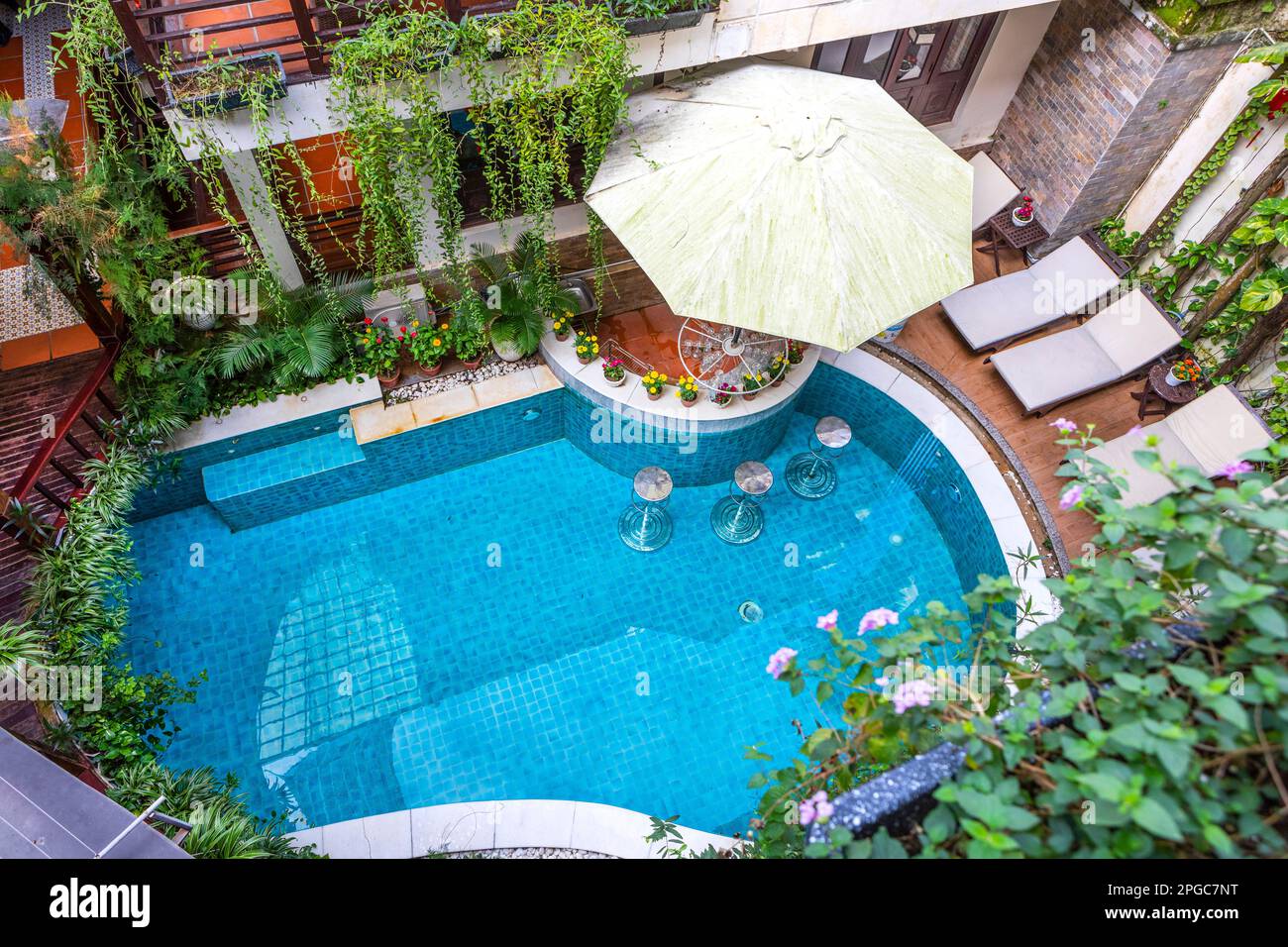 Eine Poolbar in einem Hotel in Hoi an, Vietnam. Stockfoto