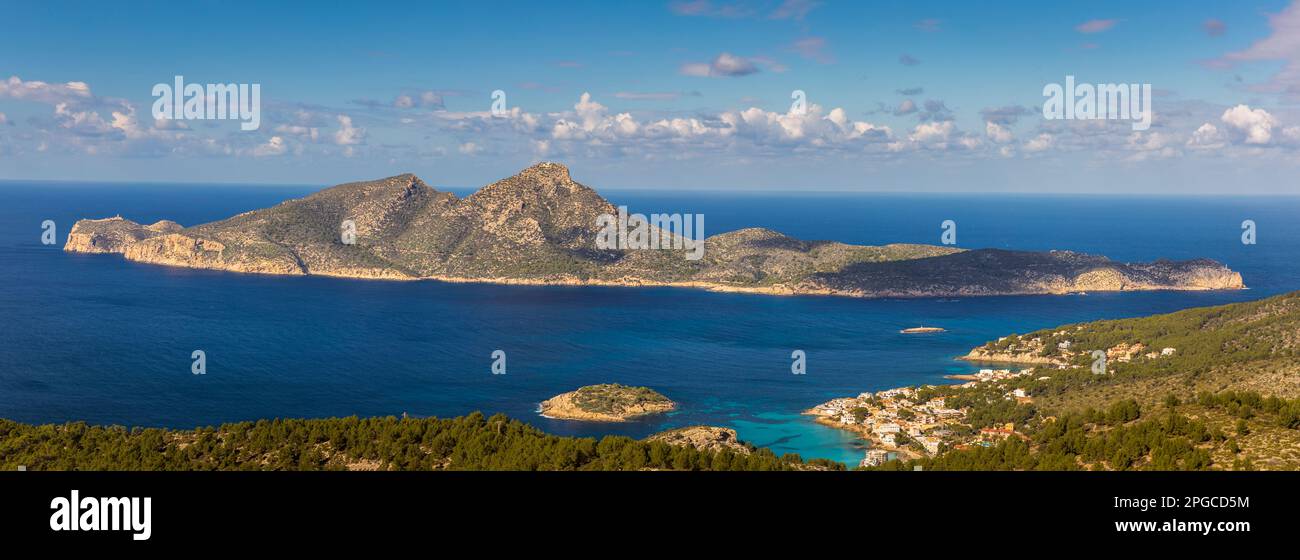 Wanderung über die Tramuntana von Sant Elm zum Port de Andraxt Mallorca mit herrlichem Blick auf die Dracheninsel Stockfoto