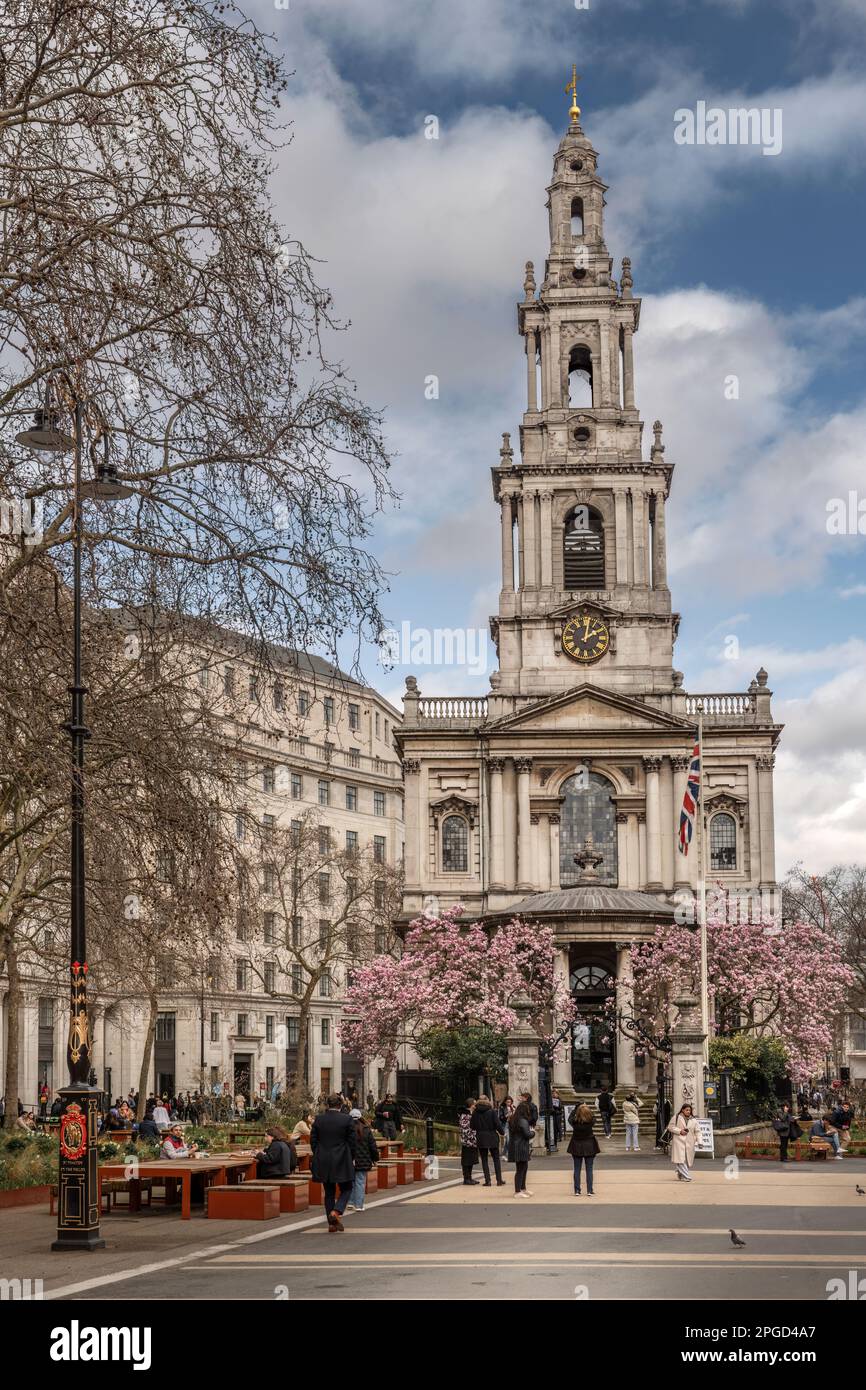 St. Mary le Strand ist eine Kirche am östlichen Ende des Strands in der City of Westminster, London. Die Kirche stand früher auf einem tra Stockfoto