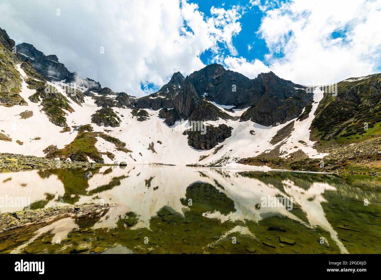 Avusor Plateau, Rize, Türkei. Avusor Glacial Lake (Heart Lake) in den Kackar Mountains. Stockfoto