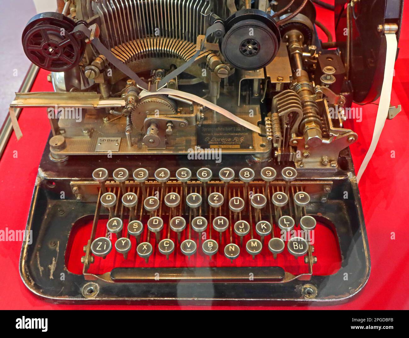 Deutsche Springschreiber-Maschine Lorenz T-32, hergestellt vom Elektronik- und Elektrounternehmen Lorenz Stockfoto