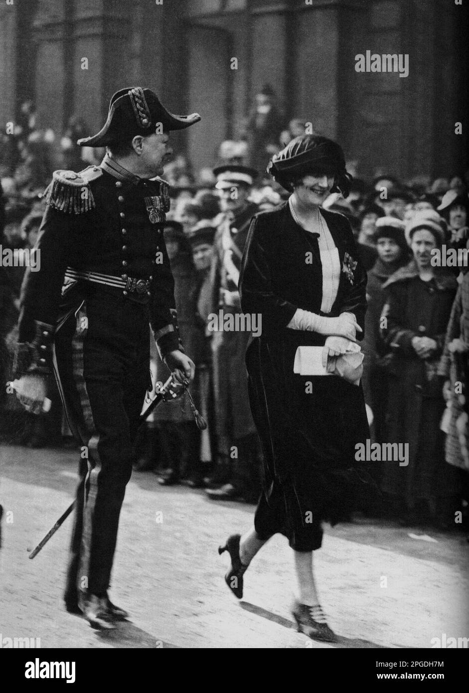 Winston Churchill als Außenminister für die Kolonien, begleitet von seiner Frau Clementine. 1921. Stockfoto