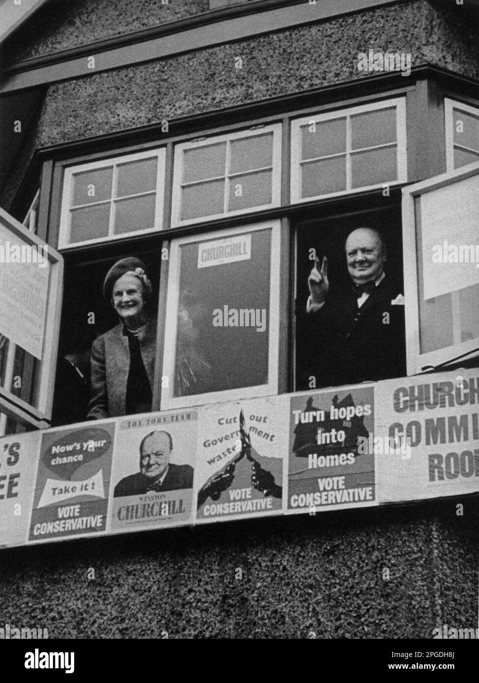 Winston Churchill und seine Frau Clementine führen Wahlkampf bei den Parlamentswahlen 1951. Woodford. Essex. Stockfoto