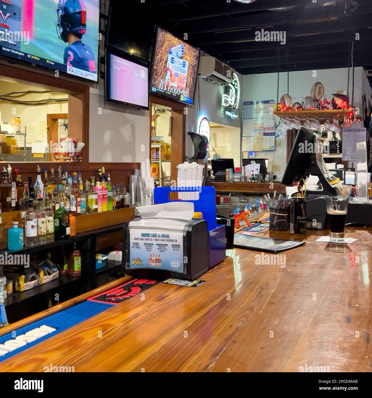 Savannah, GA, USA - 26. Februar 2023: Coaches Corner Sports Bar and Grill in Savannah, GA. Stockfoto