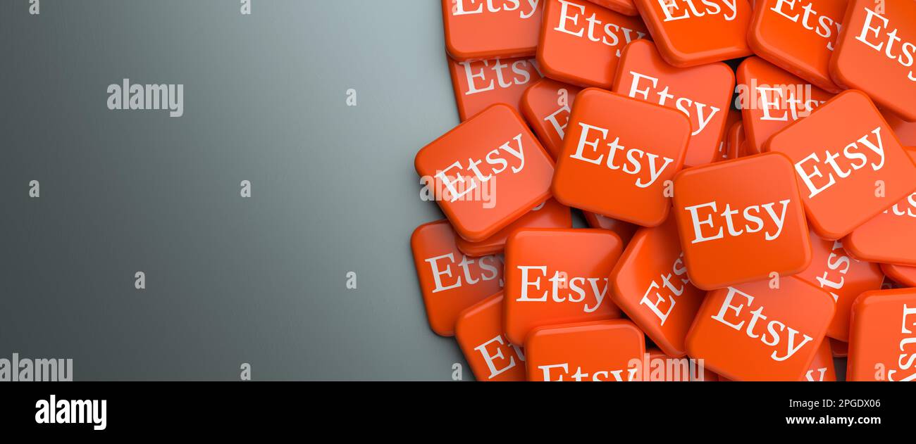 Logos der E-Commerce-Plattform Etsy für handgefertigte Artikel auf einem Stapel auf einem Tisch. Webbannerformat, Kopierbereich. Stockfoto