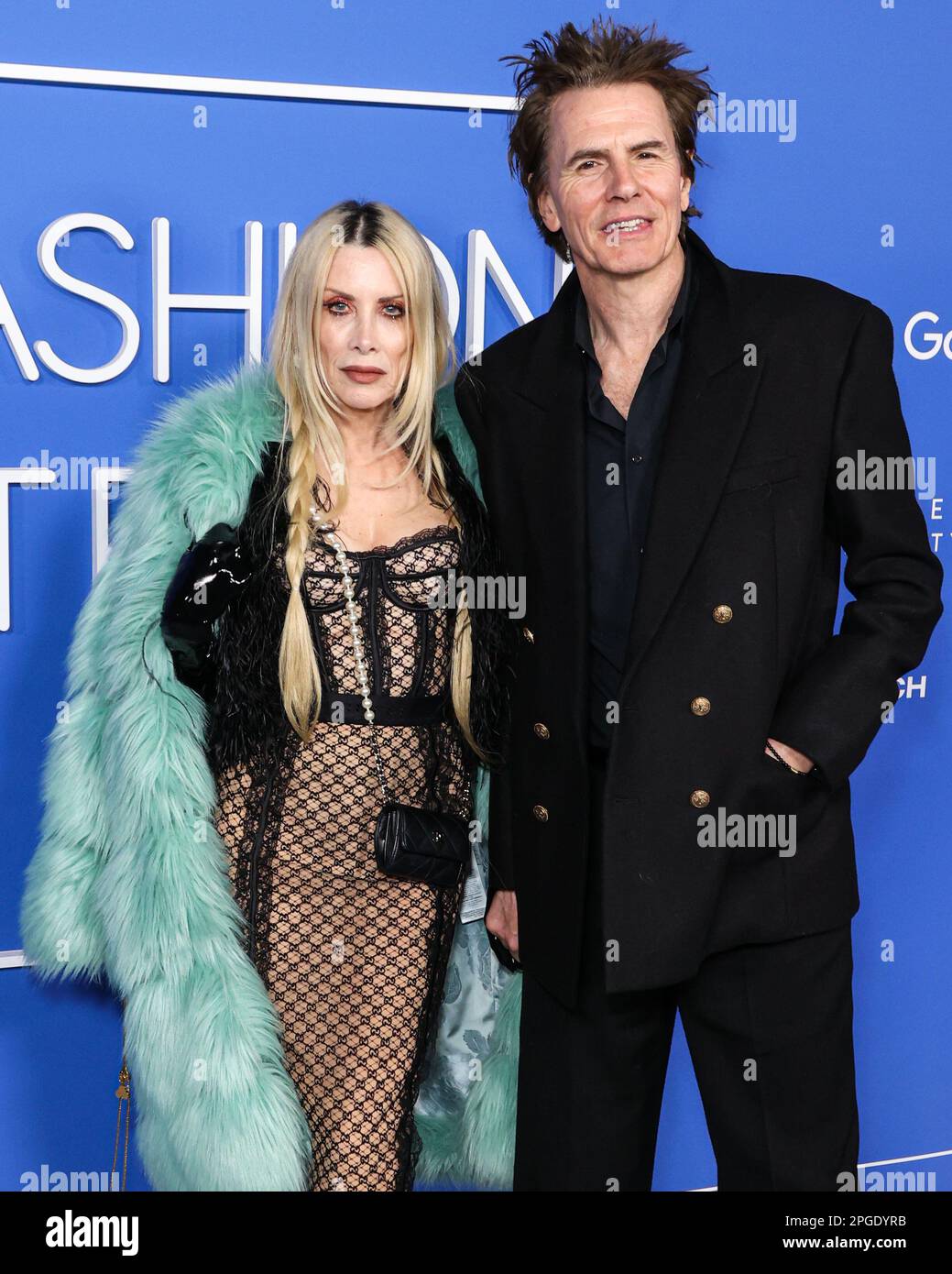 HOLLYWOOD, LOS ANGELES, KALIFORNIEN, USA - MÄRZ 21: Gela Nash-Taylor und ihr Ehemann John Taylor treffen beim Fashion Trust U.S. ein Awards 2023 in den Goya Studios am 21. März 2023 in Hollywood, Los Angeles, Kalifornien, USA. (Foto von Xavier Collin/Image Press Agency) Stockfoto