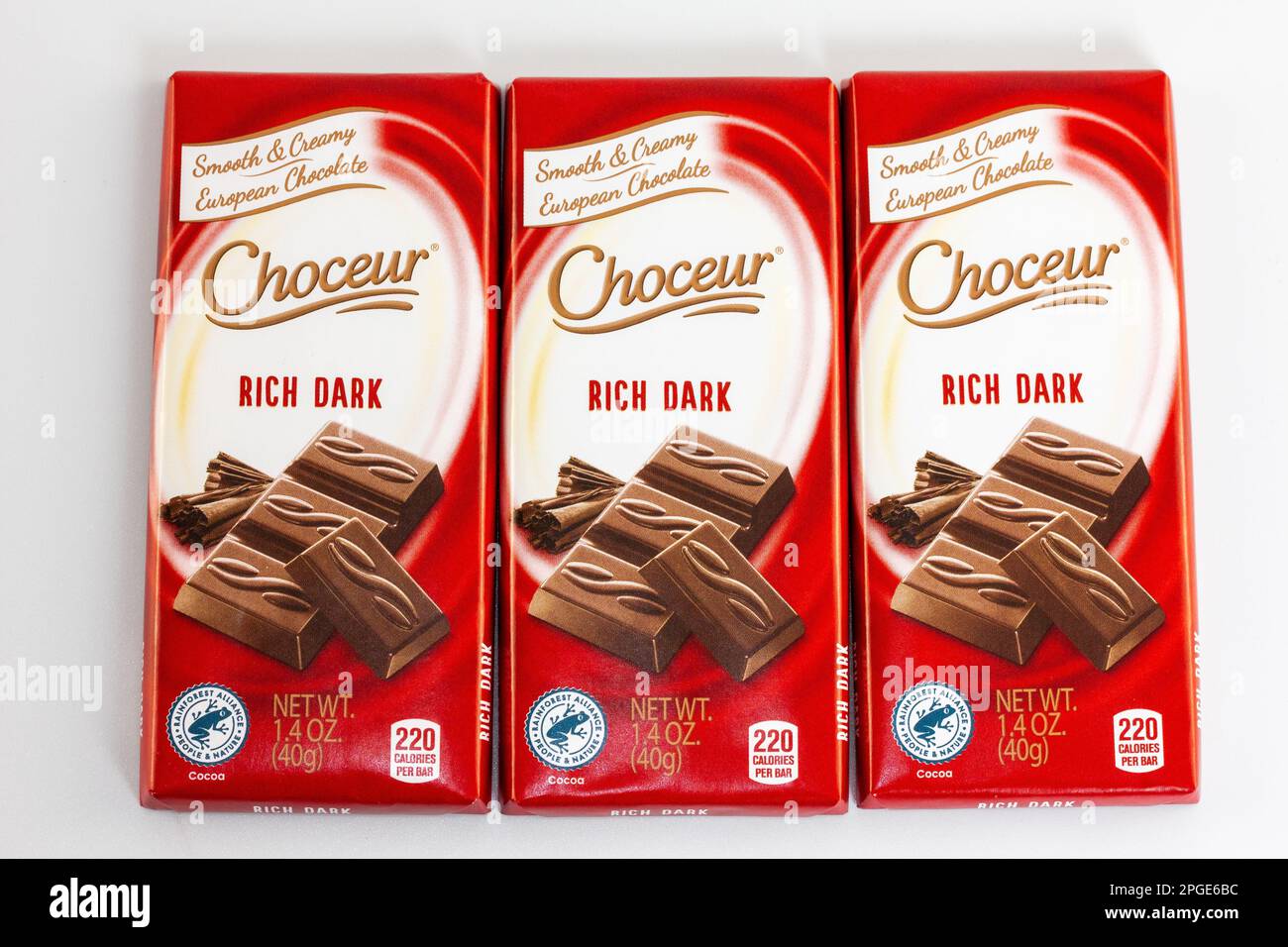 STILLWATER, MN, USA - 25. DEZEMBER 2022: Schokoriegel mit hohem Anteil dunkler Schokolade und Markenlogo. Stockfoto