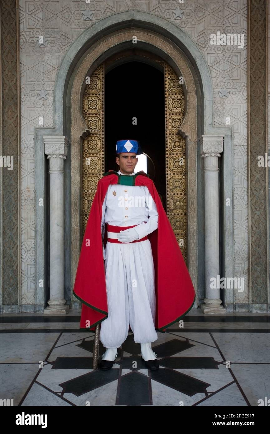 guardia reale all' ingresso del mausoleo di mohammed quinto, rabat, marocco, magreb, afrika, Stockfoto