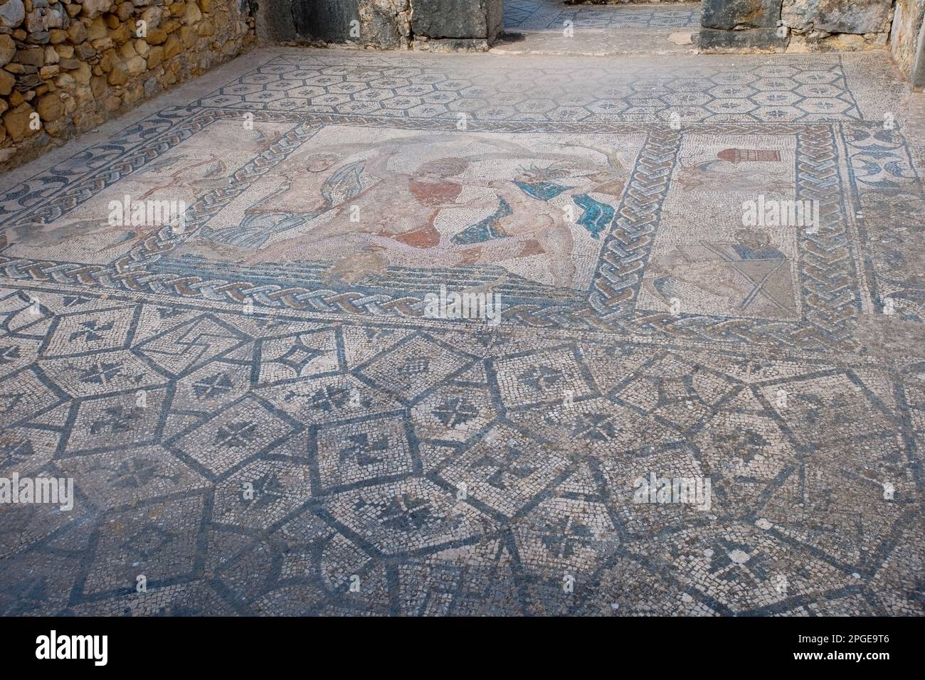 la casa alla corte di venere, ercole e le ninfe; Pavimento musivo, sito archeolgico romano di volubilis, meknes, marocco, magreb, afrika Stockfoto