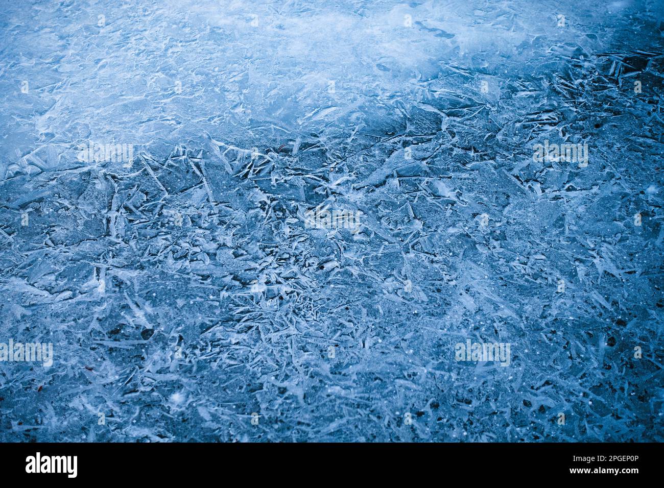 Wunderschöne natürliche, gefrorene See-Strukturmuster im Winter Stockfoto