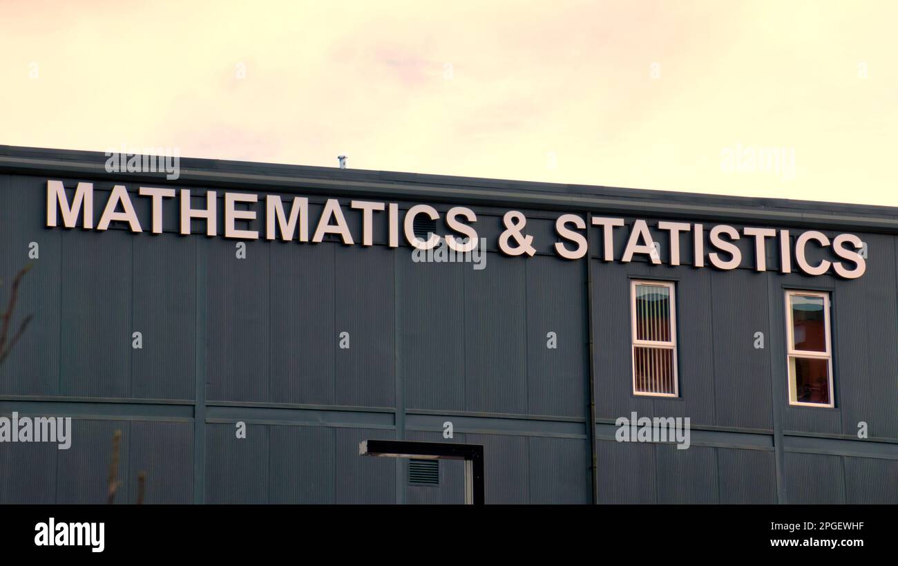 Schild für Mathematik und Statistik auf dem Campus der Universität Glasgow Stockfoto