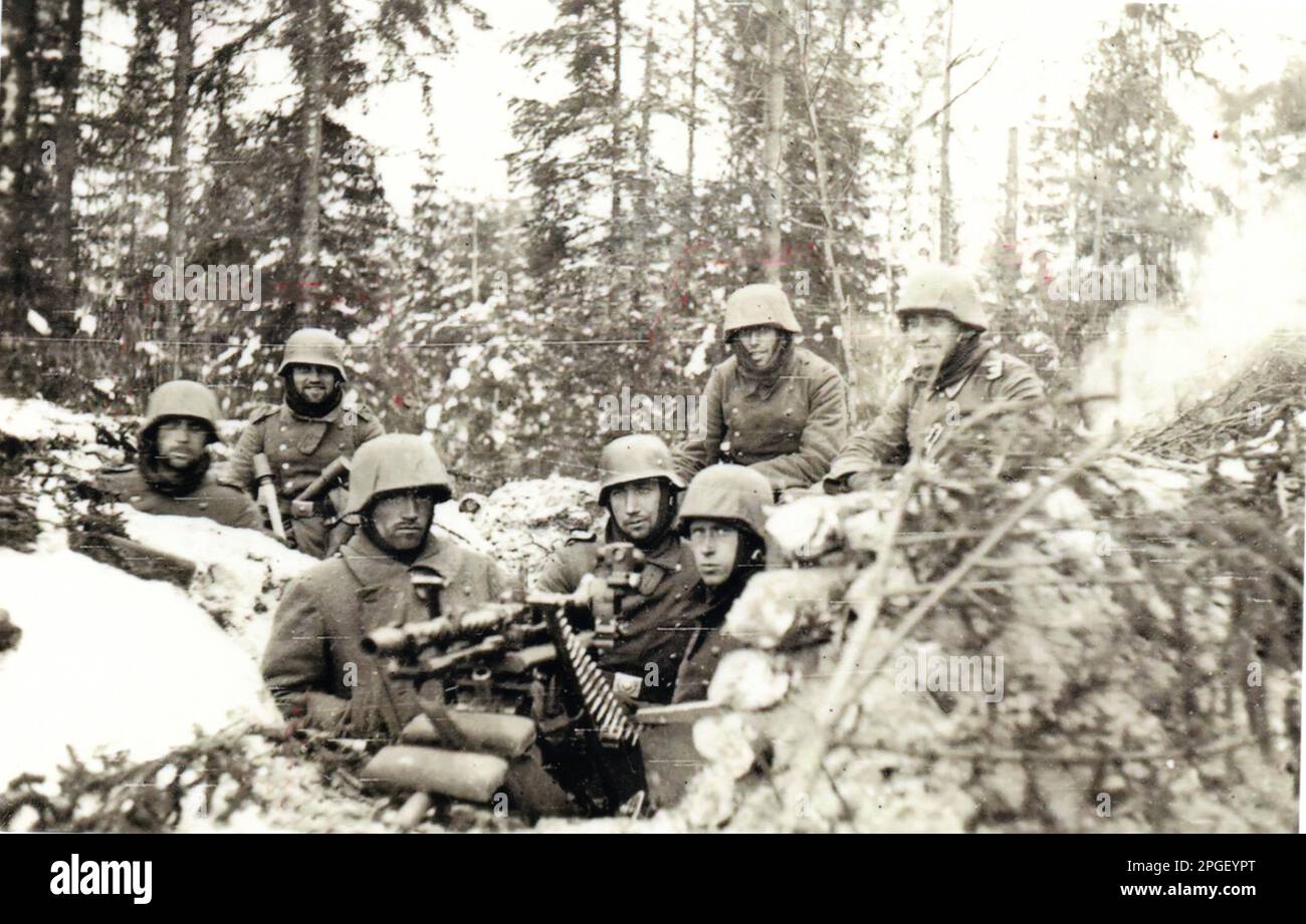2. Weltkrieg B&W Foto deutscher Soldaten in MG-Position an der russischen Front November 1941 Stockfoto