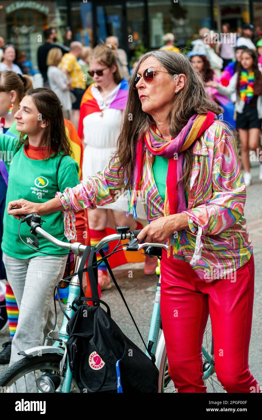 Die Leute, die an einer Parade in Malmö, Schweden, teilnehmen Stockfoto