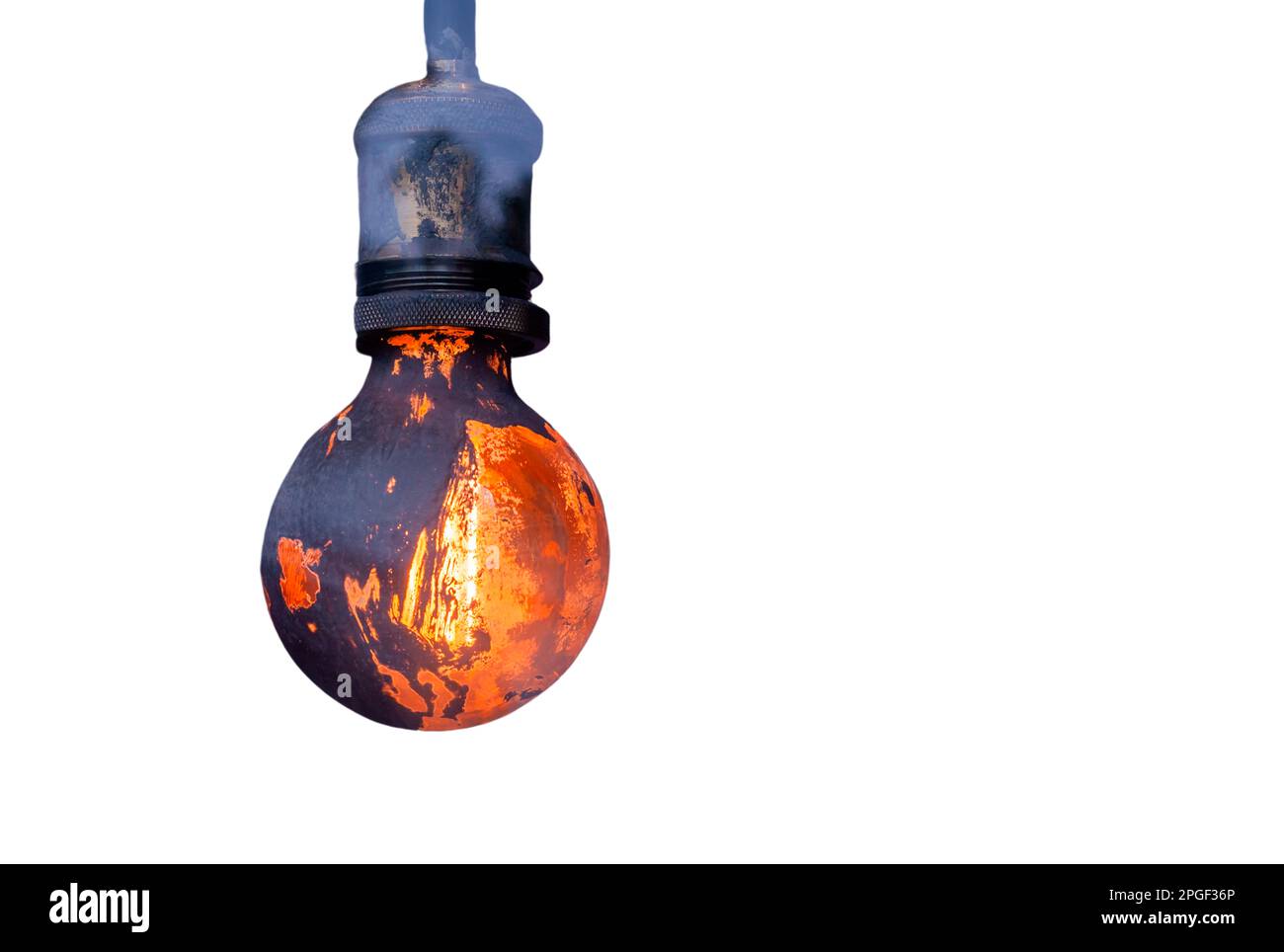 Dekorative Aufhängelampe mit warmer Farbtemperatur auf weißem Hintergrund. Stockfoto