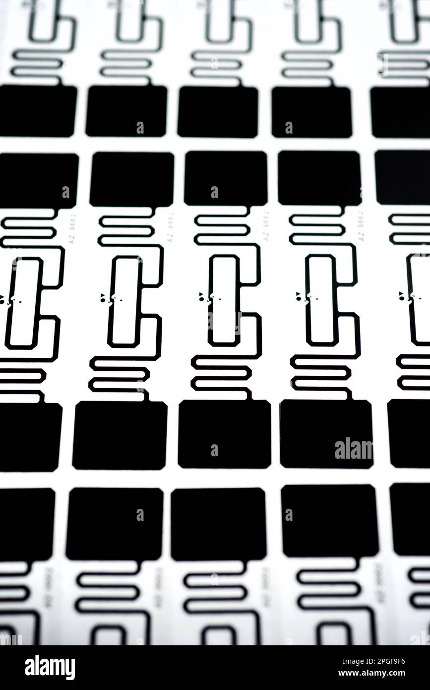 RFID-Tags auf einem Tisch Stockfoto