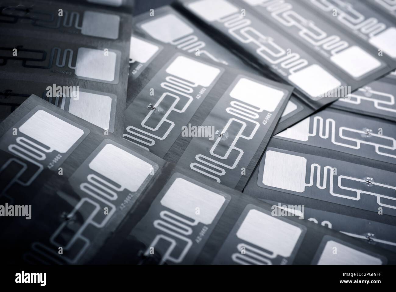 RFID-Tags auf einem Tisch Stockfoto