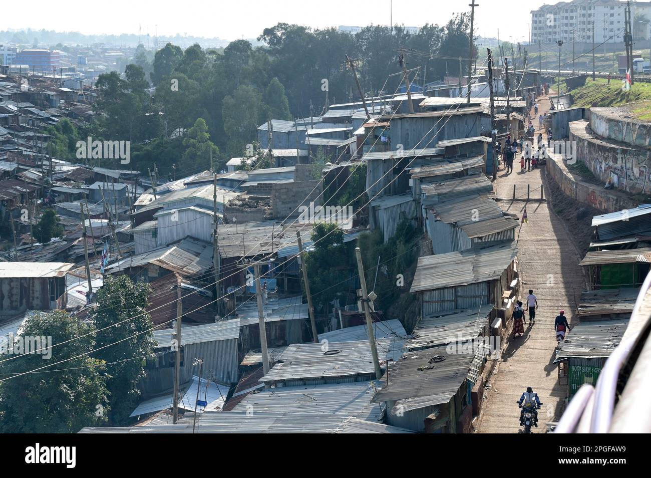 KENIA, Nairobi, Kibera Slum / KENIA, Nairobi, Slum Kibera Stockfoto