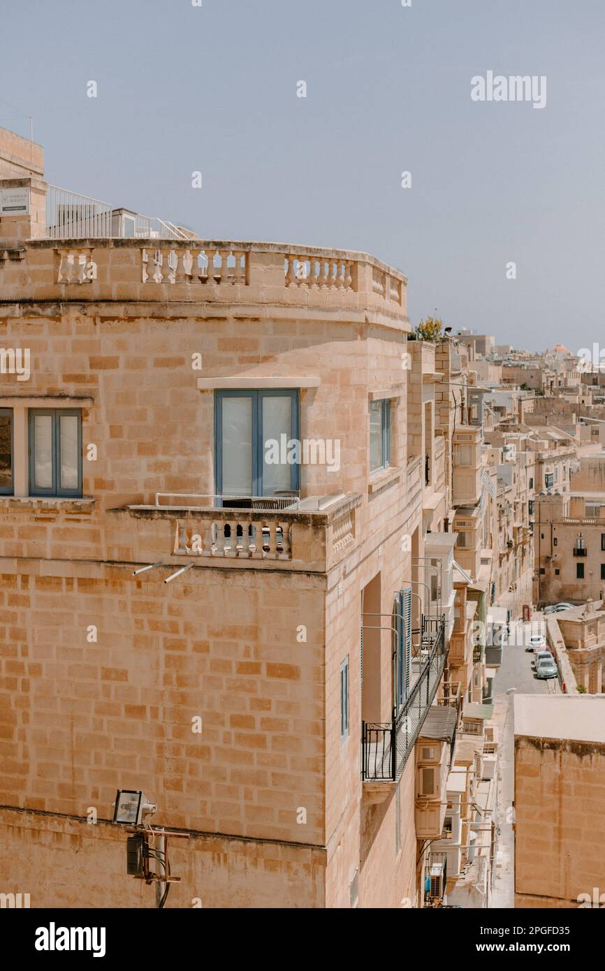 Blick auf die Stadt von einem Aussichtspunkt in Valletta Stockfoto