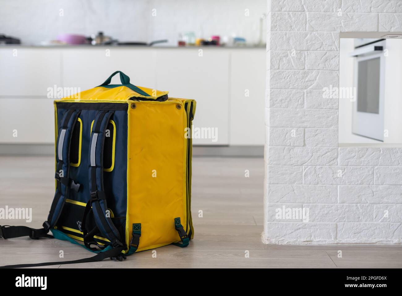 Kühlbeutel für den Transport von Tests, Blut, Impfstoffen und Medikamenten. Stockfoto