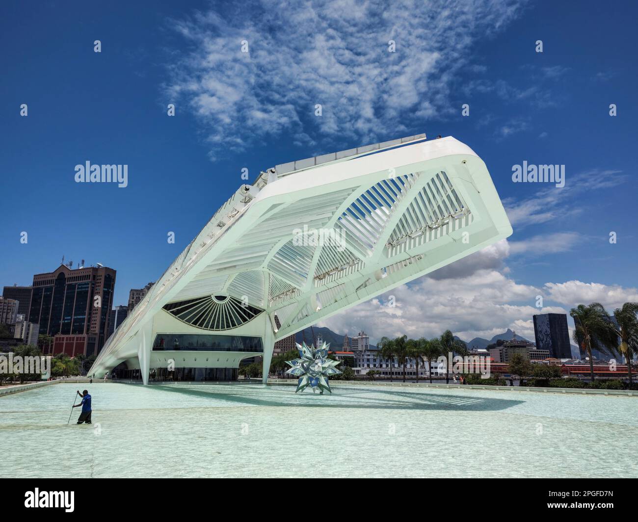 Wunderschöner Blick auf das moderne weiße Gebäude des Tomorrow Museum Stockfoto