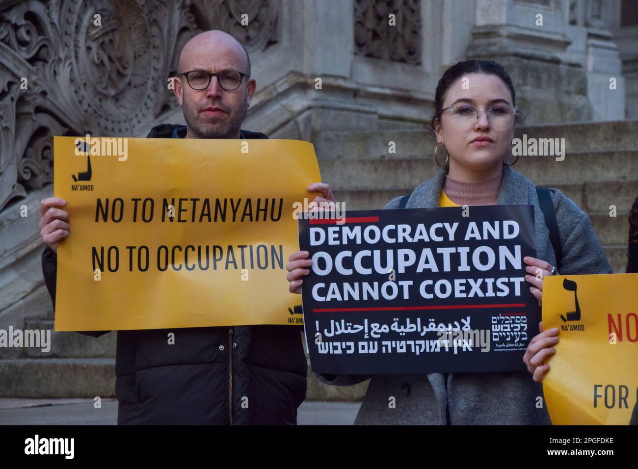 London, Großbritannien. 22. März 2023 Britische Juden veranstalten in Westminster einen Protest gegen den Besuch des israelischen Premierministers Benjamin Netanjahu im Vereinigten Königreich. Kredit: Vuk Valcic/Alamy Live News Stockfoto