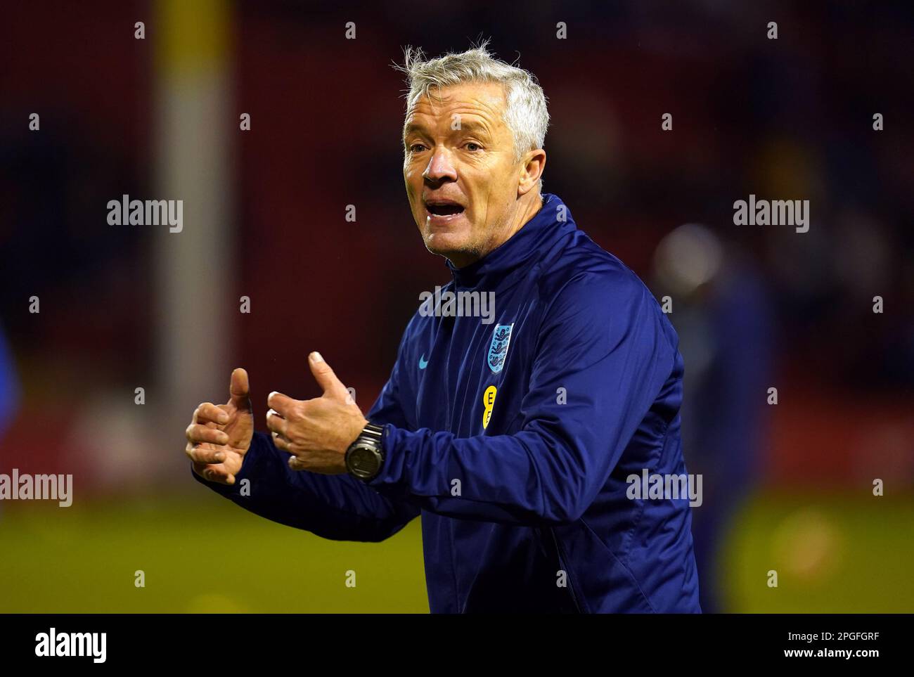 England trainiert Andy Edwards während des Qualifikationsspiels der UEFA European under-19 Championship der Gruppe G im Poundland Bescot Stadium in Walsall. Bilddatum: Mittwoch, 22. März 2023. Stockfoto