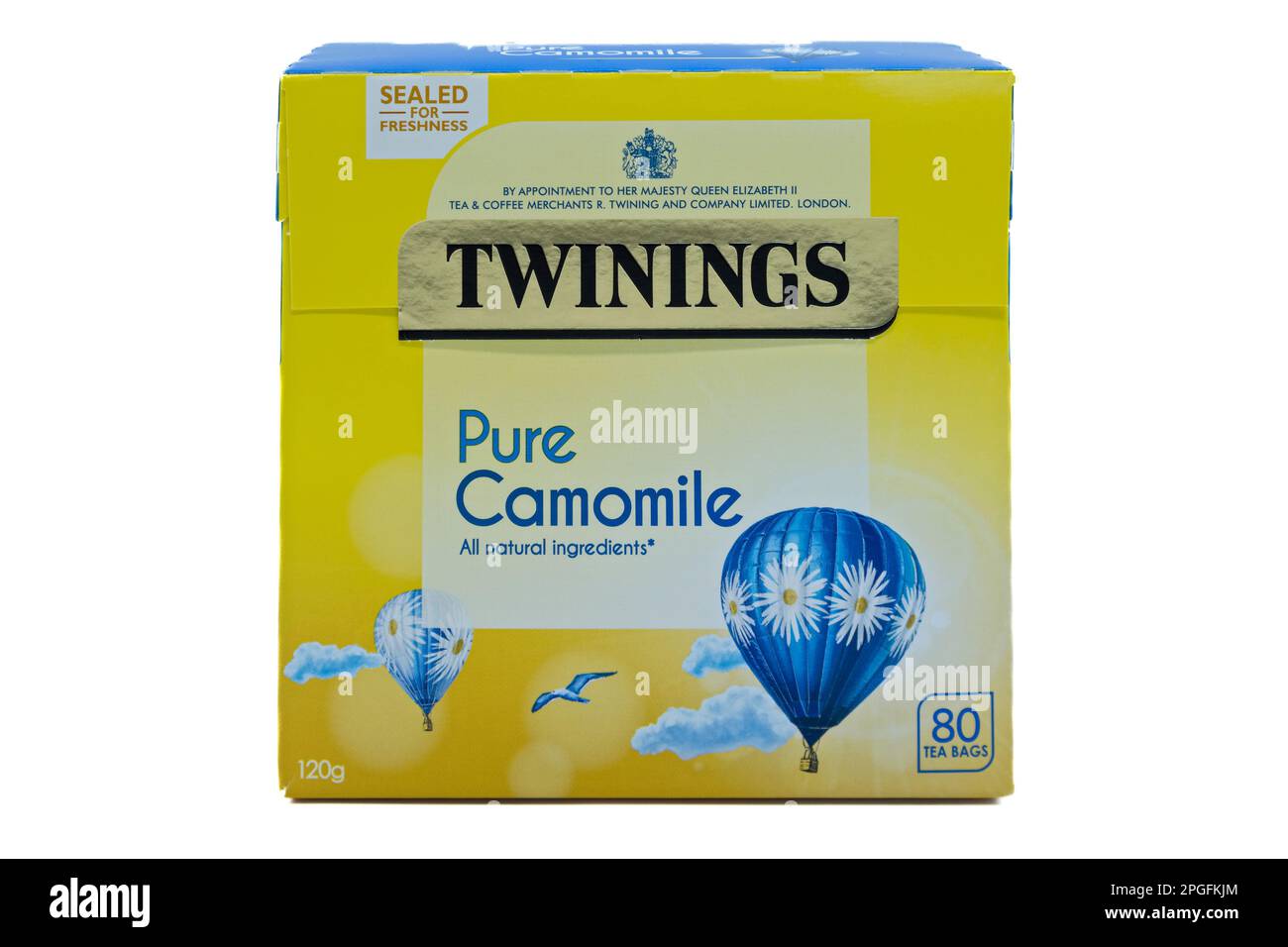 Irvine, Schottland, Großbritannien – 12. März 2023: Eine Schachtel mit reinen Kamillenteppichen von Twinings in einer recycelbaren Schachtel aus Pappe mit Grafiken einschließlich des U Stockfoto