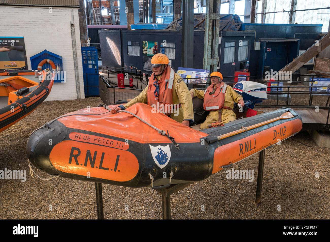 Das Blue Peter III Liftboat (D-619) in der RNLI Historic Lifeboat Collection, Historic Dockyard Chatham, Kent, Großbritannien. Stockfoto