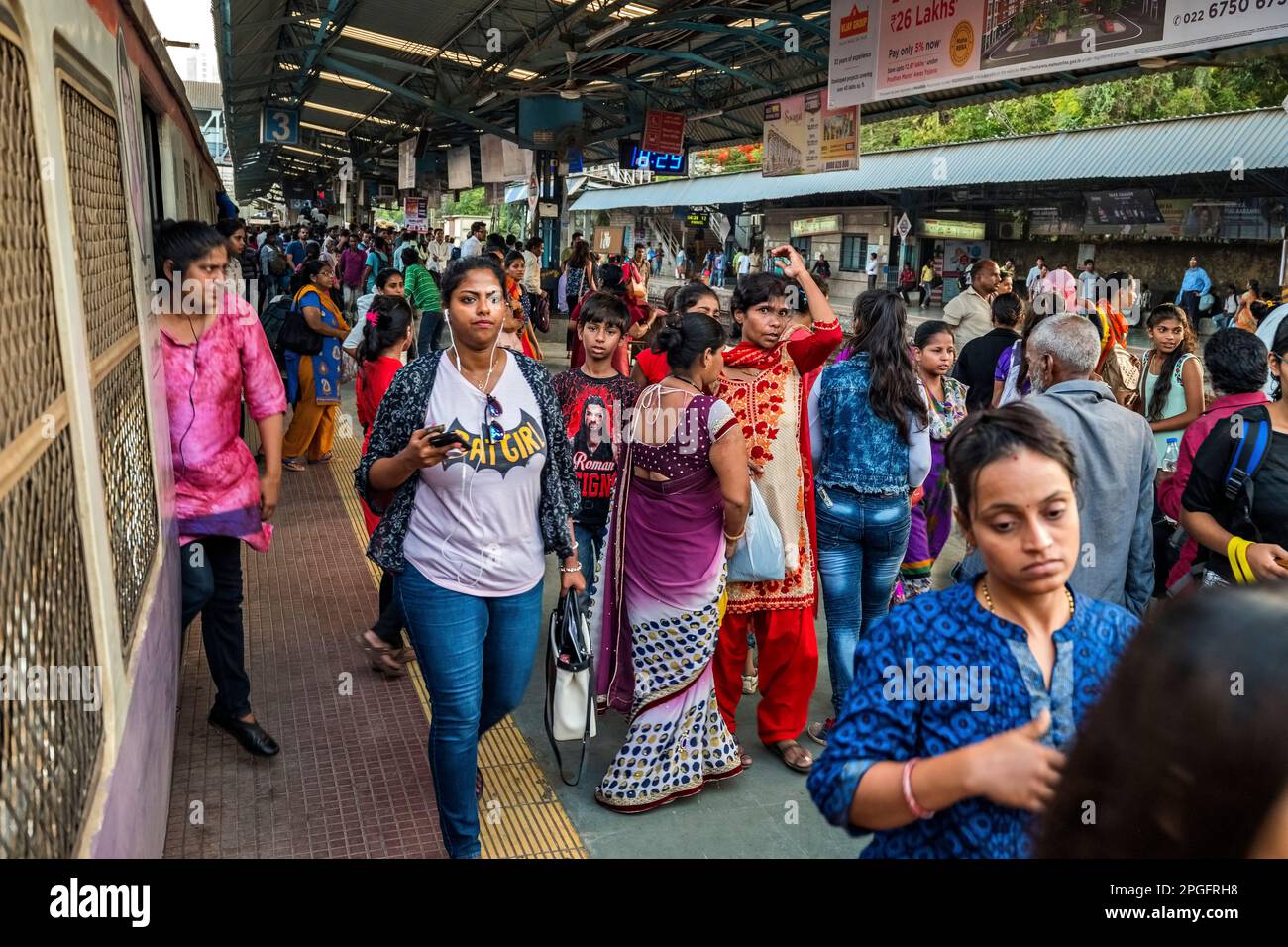 Hauptverkehrszeit Am Hauptbahnhof Von Mumbai, Mumbai, Indien Stockfoto