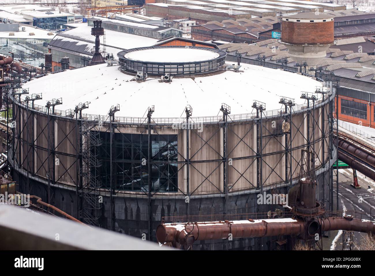 Gong Hall. Ein ehemaliger Industriegastank auf dem Gelände eines ehemaligen Stahlwerks im Bezirk Dolni Vitkovice in der tschechischen Stadt Ostrava. Stockfoto