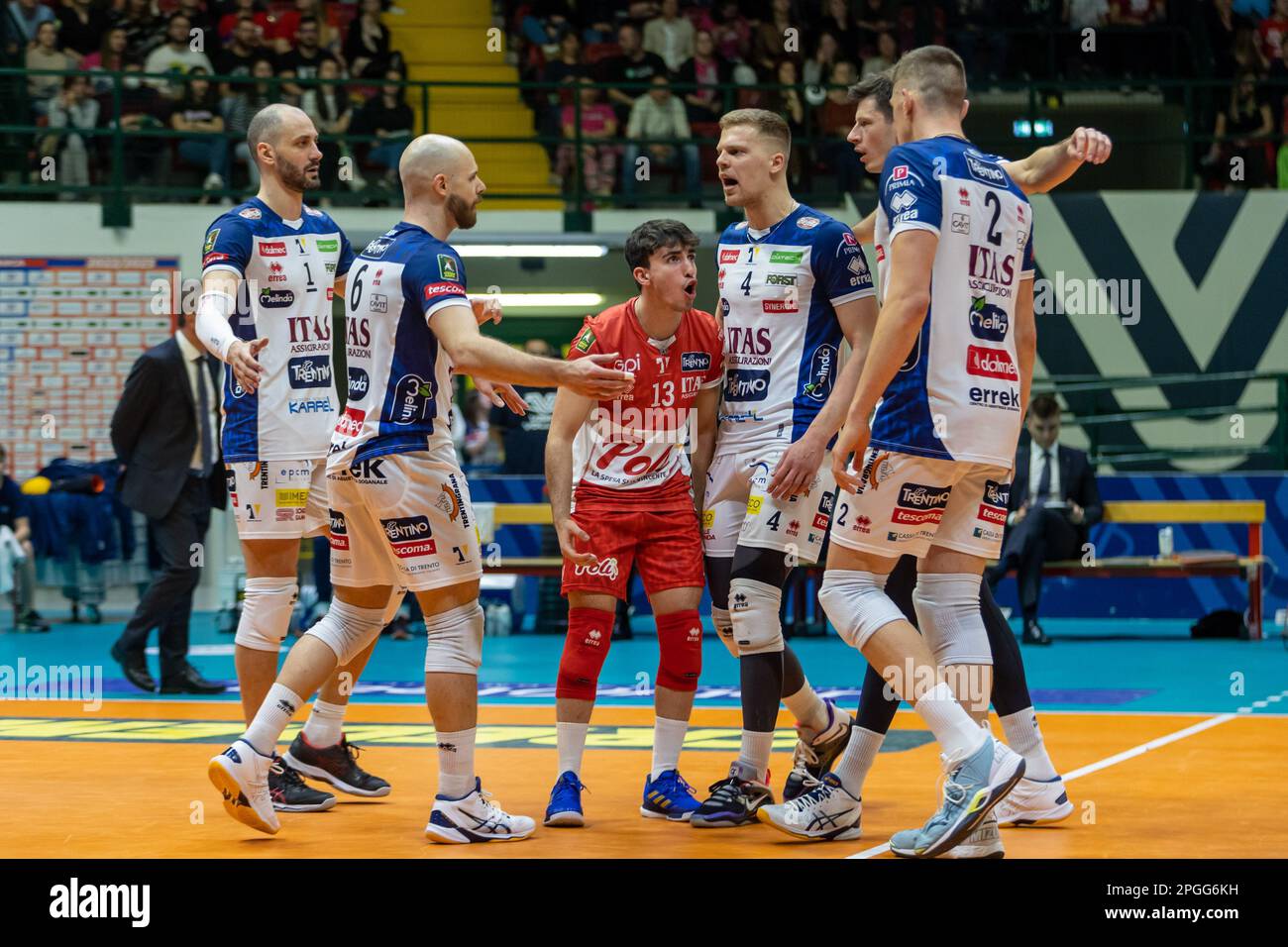 Monza, Italien. 22. März 2023. Glück der Spieler von Vero Volley Monza Credit: Independent Photo Agency/Alamy Live News Stockfoto