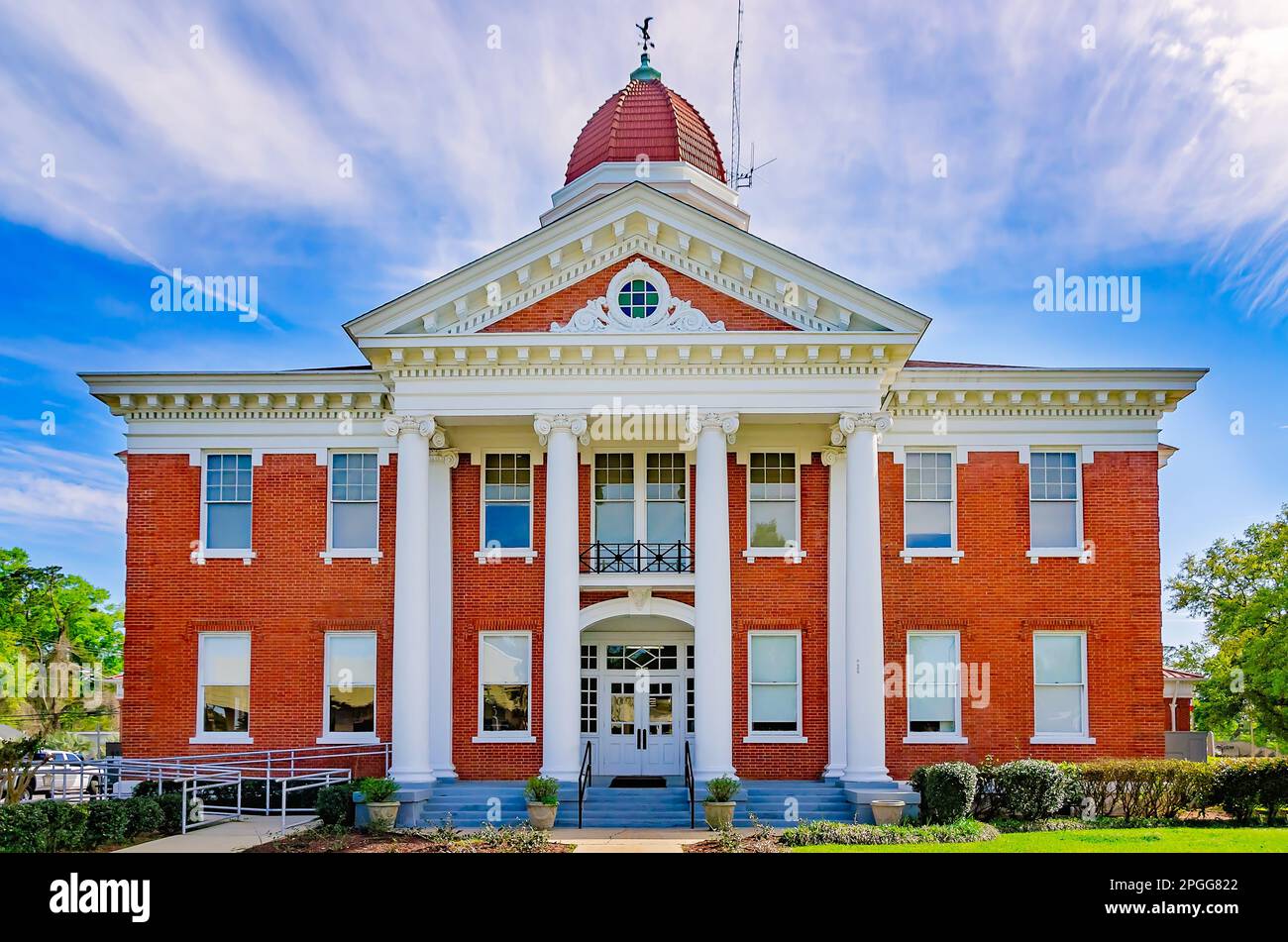 Das George County Courthouse ist am 20. März 2023 in Lucedale, Mississippi, abgebildet. Das neoklassizistische Gerichtsgebäude wurde 1911 erbaut. Stockfoto