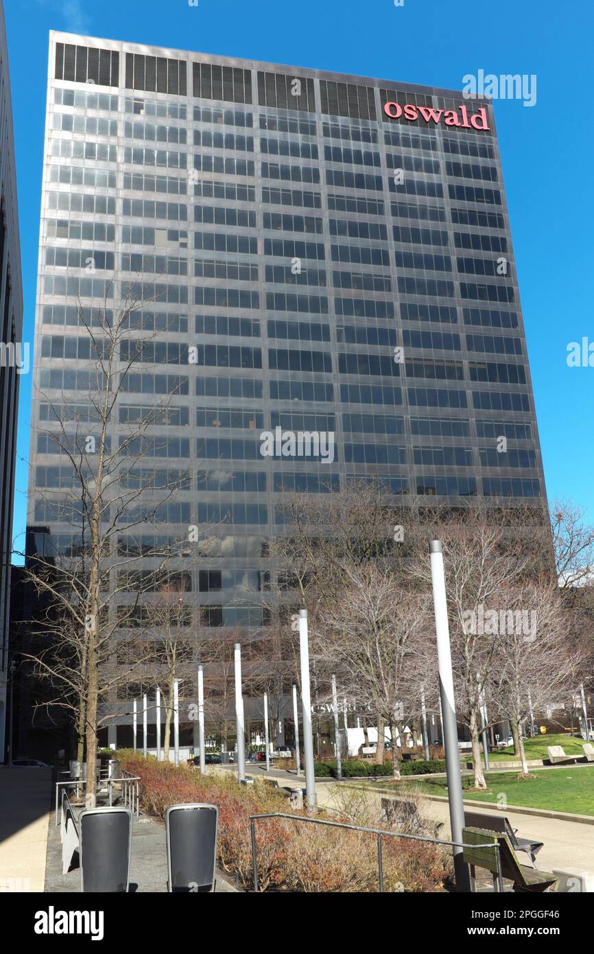 Oswald Centre, ein Wolkenkratzer im 9-12-Bezirk von Cleveland, Ohio, USA, wurde 1972 eröffnet und ist die Firmenzentrale von Oswald. Stockfoto