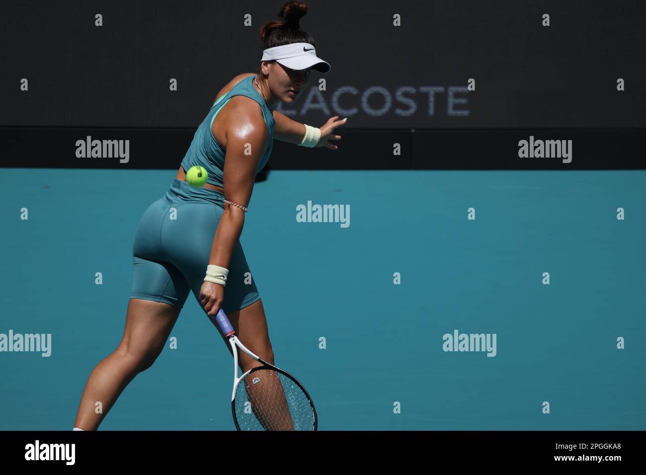 MIAMI GARDENS, FLORIDA - 22. MÄRZ: Bianca Andreescu während des Miami Open Day 4 im Hard Rock Stadium am 22. März 2023 in Miami Gardens, Florida. Leute: Bianca Andreescu Stockfoto