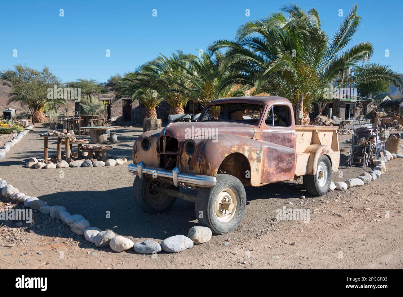 Oldtimer, Autounfall auf dem Gelände des Tsauchab River Camp, Namibia Stockfoto