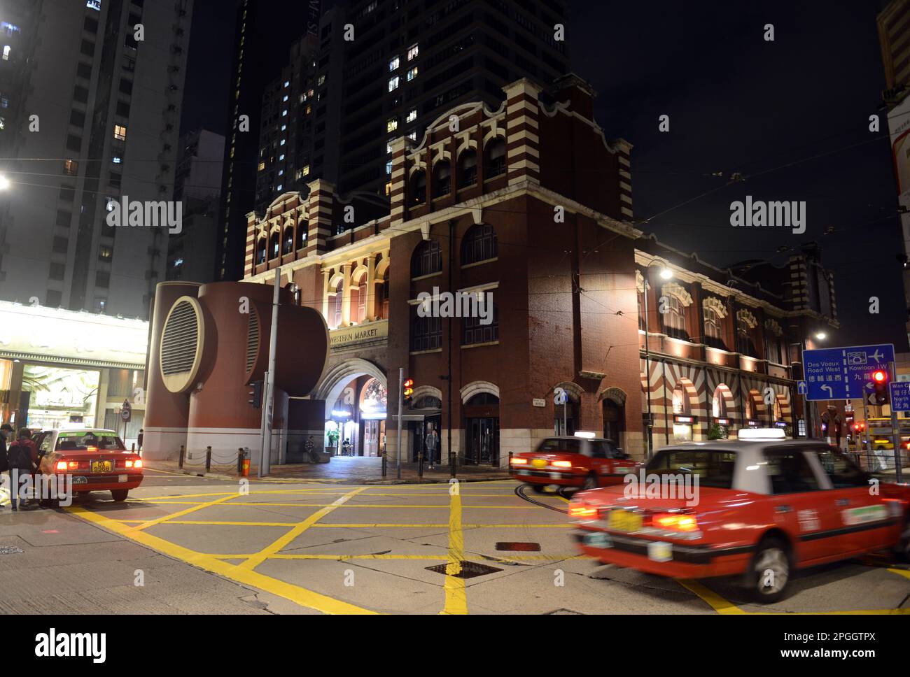 Das Western Market Gebäude bei Nacht. Sheung Wan, Hongkong. Stockfoto