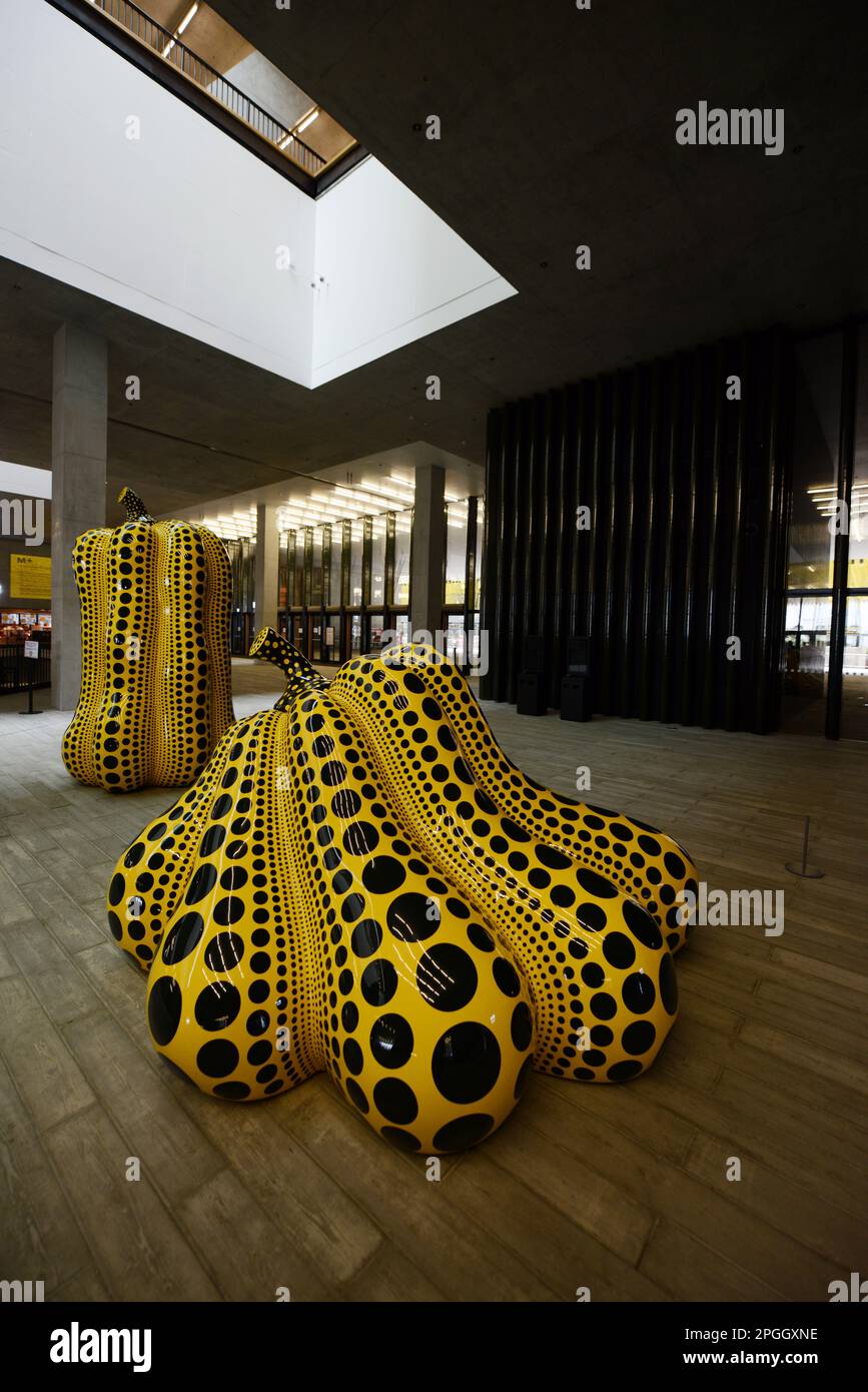 Das Innere des wunderschönen M+ Museums in Hongkong. Stockfoto