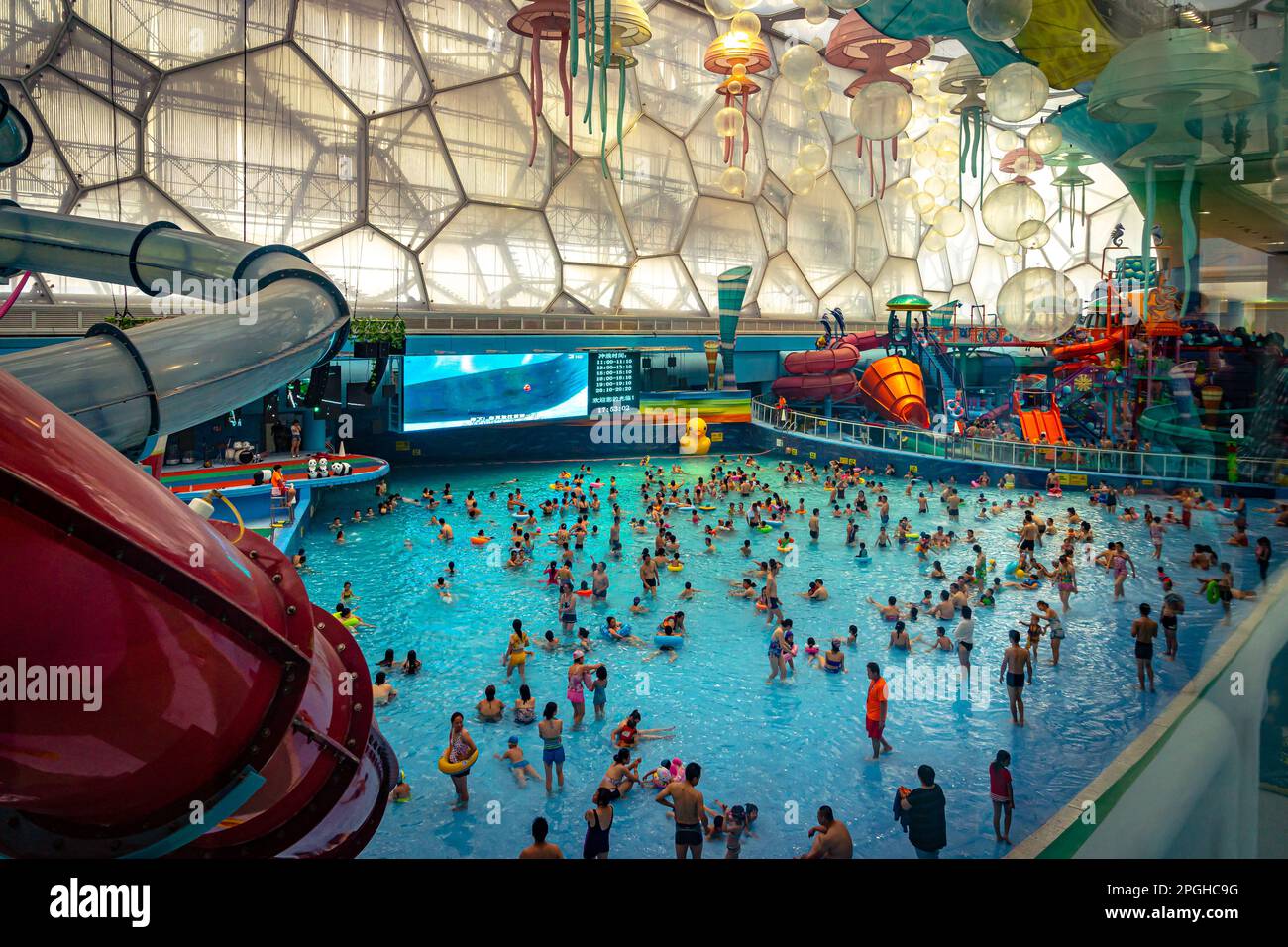 Peking, China – Schwimmbad im Beijing National Aquatics Center Stockfoto