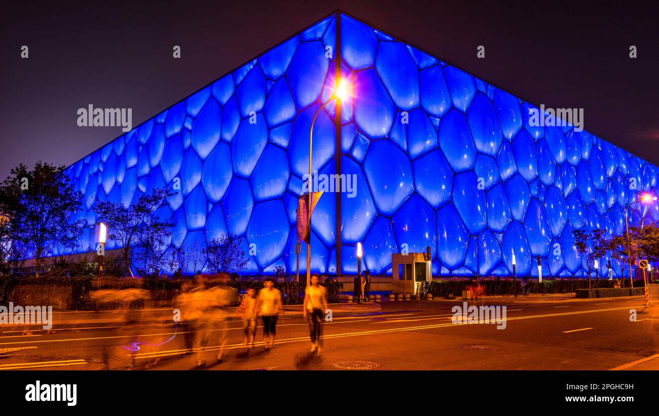 Peking, China - Peking National Aquatics Center bei Nacht beleuchtet Stockfoto
