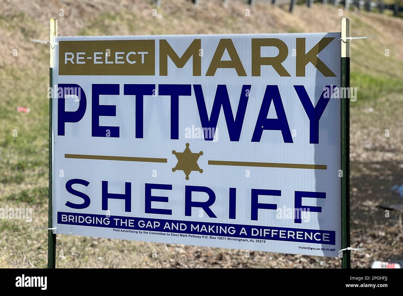 Ein Wahlkampfschild, das die Wiederwahl von Mark Pettway für den Jackson County Sheriff am Donnerstag, den 10. März 2022 in Birmingham befürwortet. Ala. Stockfoto