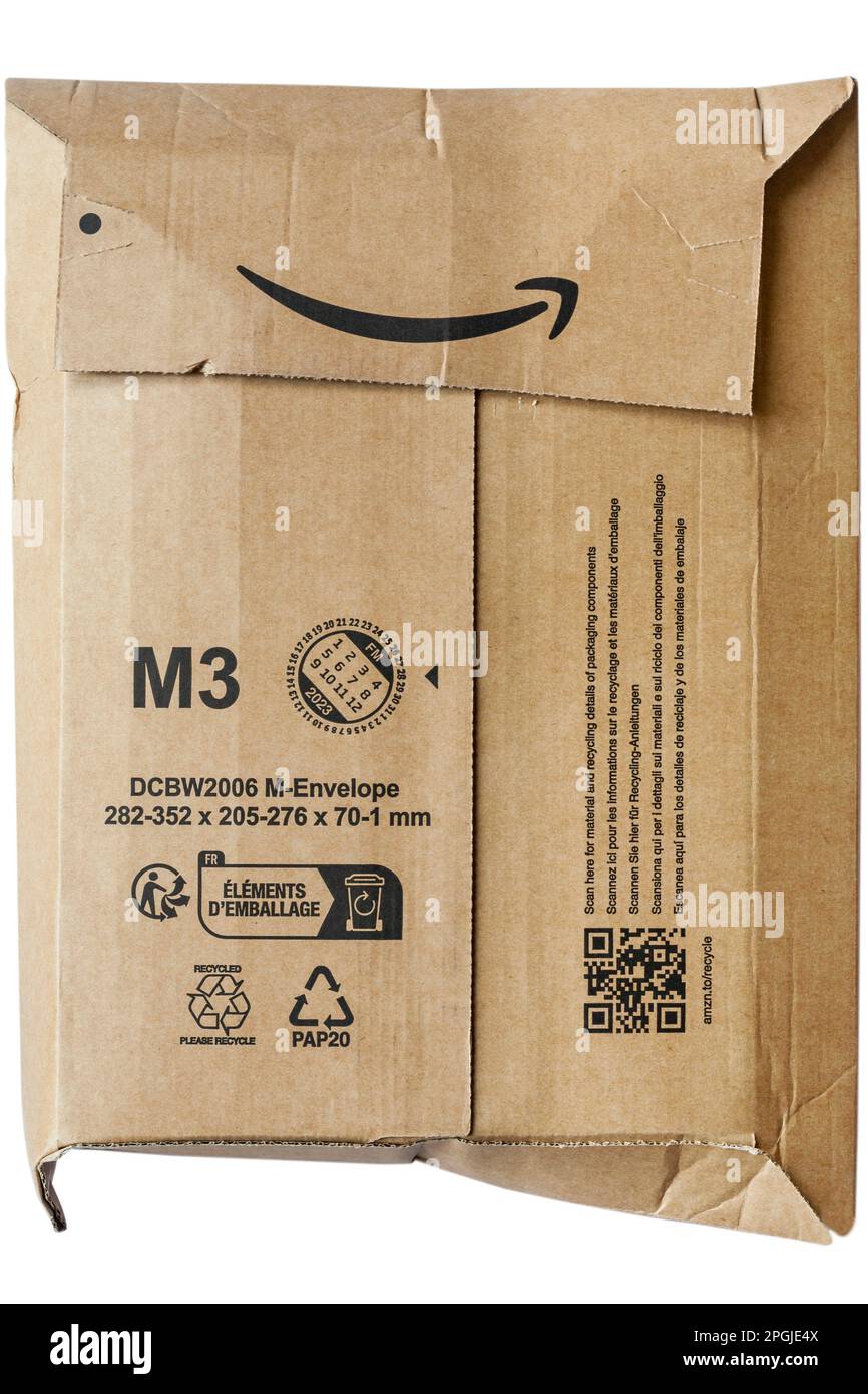 Versandverpackung von Amazon isoliert auf weißem Hintergrund Stockfoto