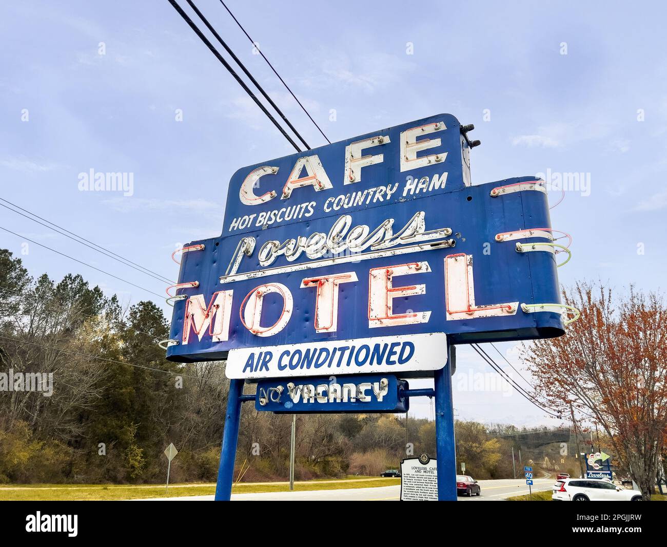 Das Loveless Café ist ein lokales südliches Café, das seit 1951 geöffnet ist und zu einem historischen Wahrzeichen geworden ist. Stockfoto