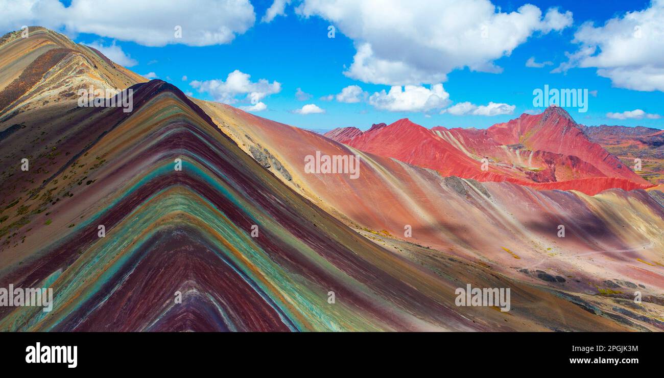 Wanderszene in Vinicunca, Cusco Region, Peru. Regenbogenberg (Montana de Siete Colores). Stockfoto