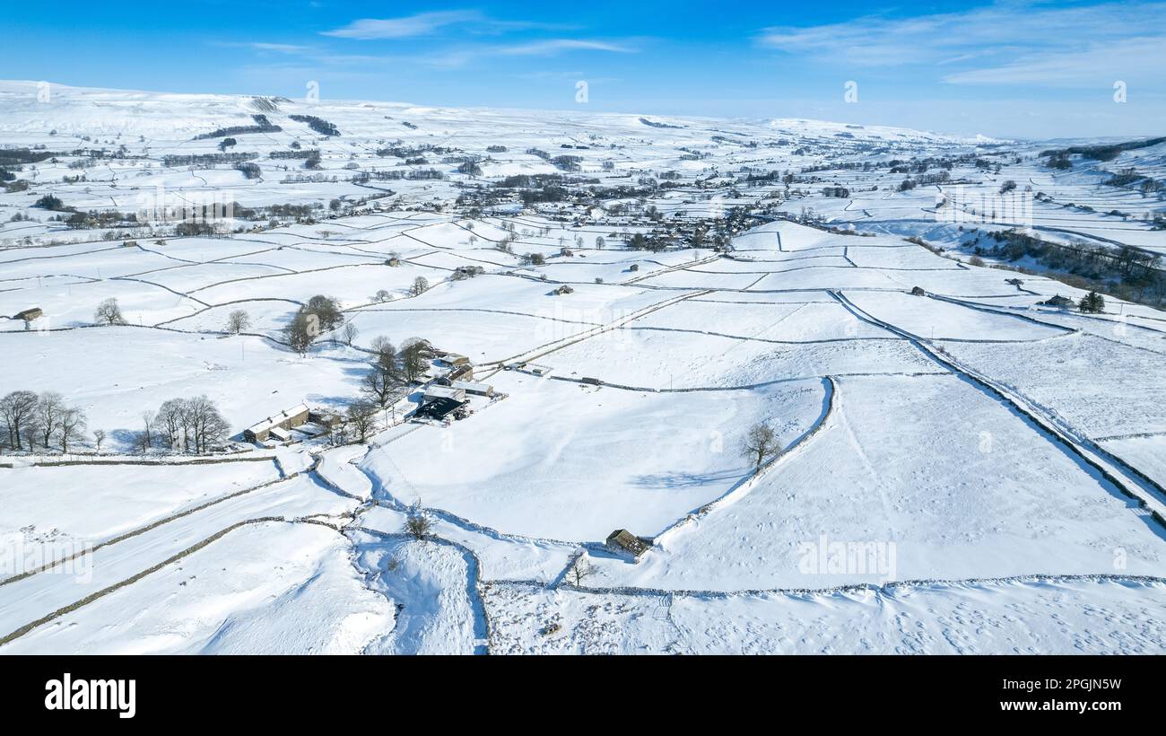 Wensleydale Ackerland bedeckt von einer Schneedecke. Yorkshire Dales National Park, Großbritannien. Stockfoto