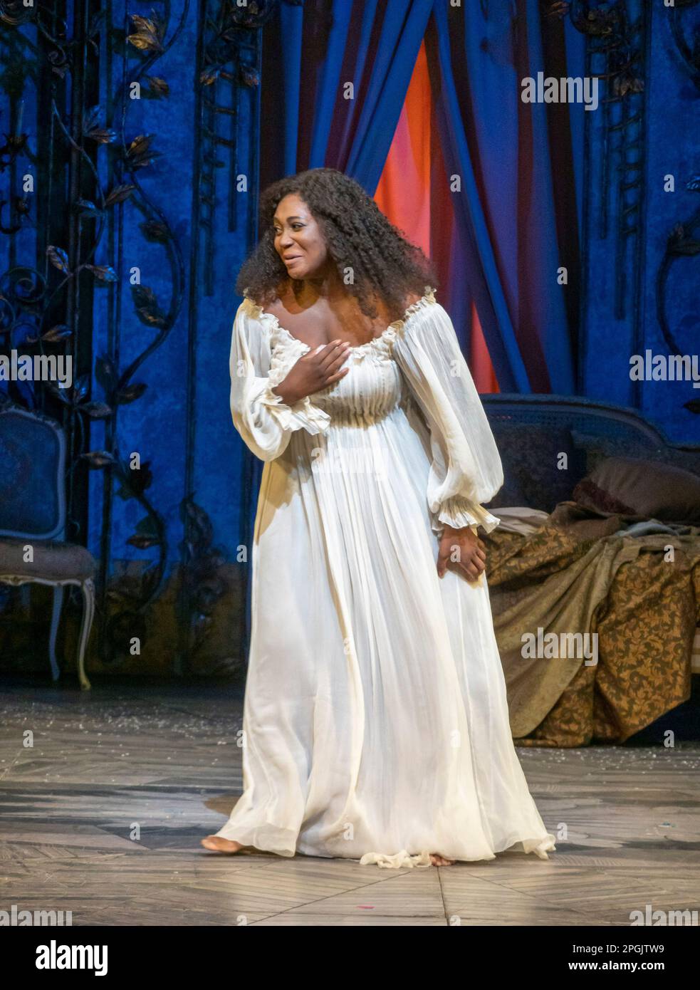 Soprano Angel Blue, Vorhang, La Traviata, Metropolitan Opera House, New York City, USA Stockfoto